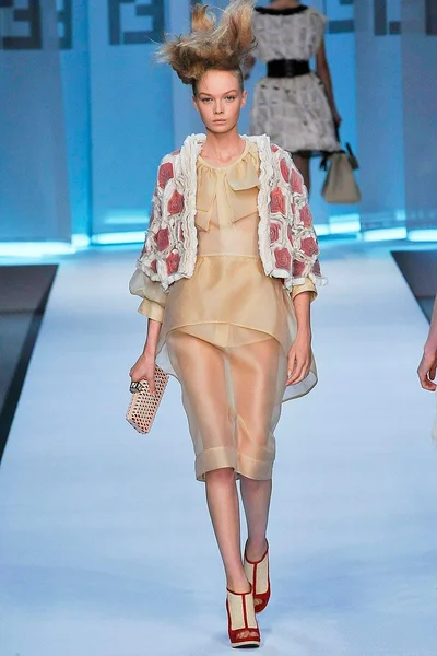 Look 30